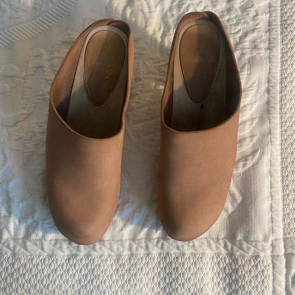 Bryr Clementine Clogs in Clay